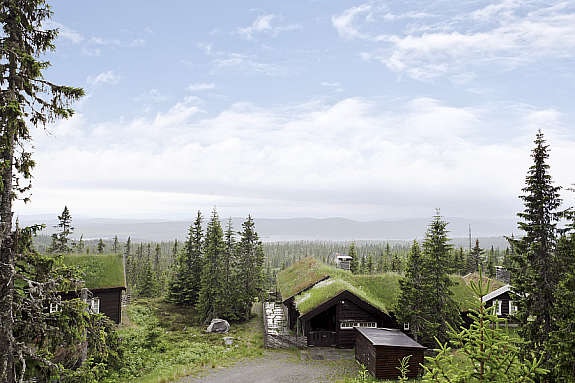 Attraktivt beliggende i et etablert hyttefelt vesentlig bestående av større hytter / fritidsboliger. Meget barne- og famile vennlig område med gode turmuligheter sommer som vinter. Galleribilde