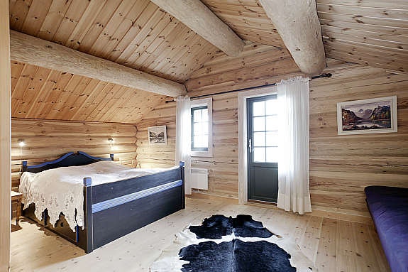 Soverom med åser i himling oppstugu. Galleribilde