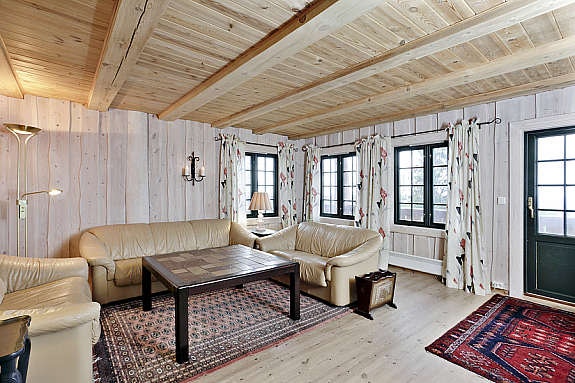 Stuen med adkomst ut til stor terrasse. Galleribilde