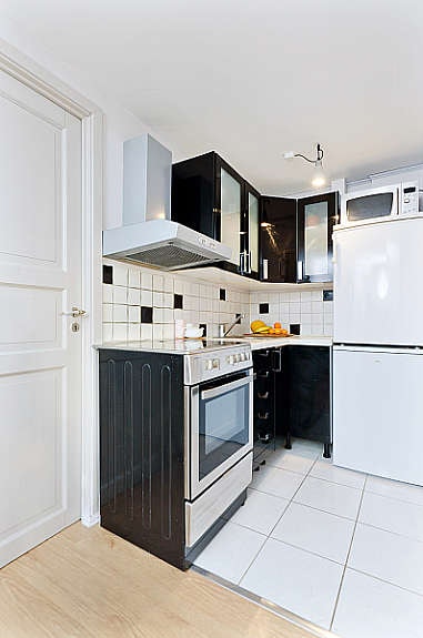 Pent og praktisk kjøkken høyglans kjøkken innredning. Galleribilde