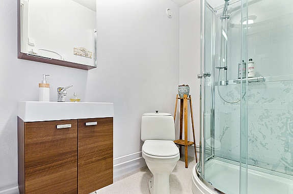 Pent bad med ny servant og kabinett fra 2011. Galleribilde