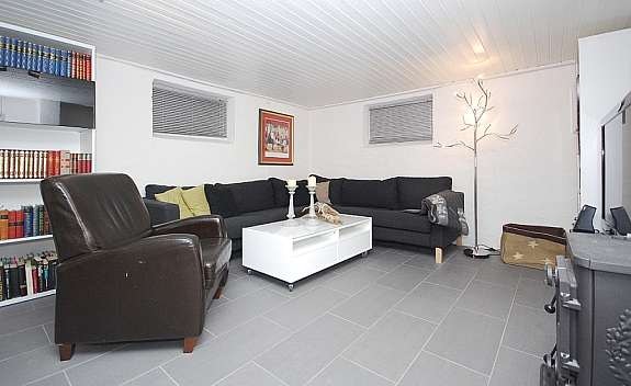 del av stor stue i underetasje Galleribilde