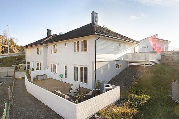 Stor terrasse med utgang fra stue Galleribilde