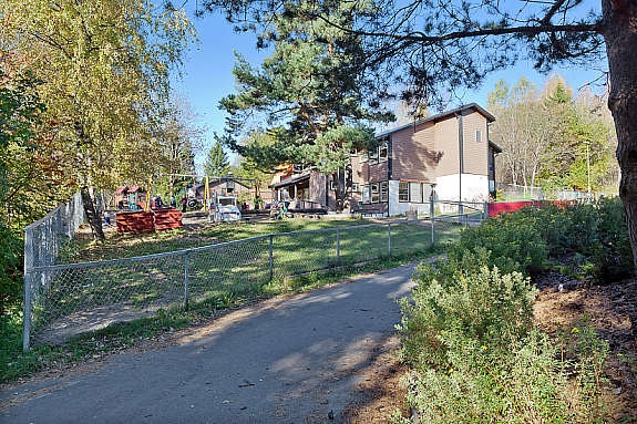 Kort gange til servicetilbud, offentlig kommunikasjon og barnehager/barneskole. Galleribilde