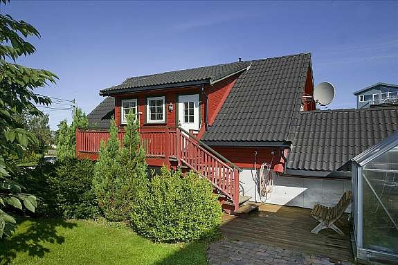 Fasade garasje m/utleieleilighet Galleribilde