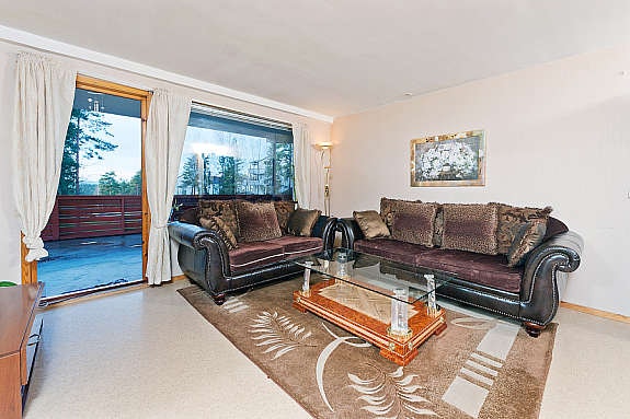 Utgang til terrassen fra stue. Galleribilde