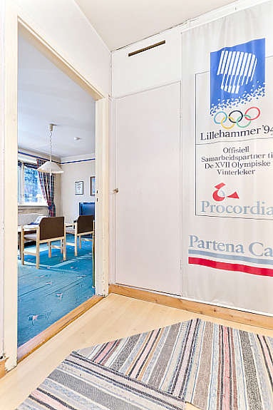 Innebygget garderobeskap i entré. Galleribilde