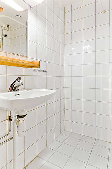 Pent flislagt bad som er oppusset i regi av borettslaget i 2004. Galleribilde