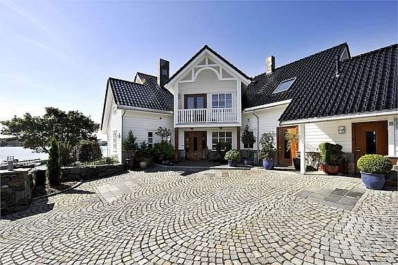 Gårdsplass/innkjørsel Galleribilde