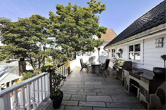 Usjenert, solvendt terasse Galleribilde