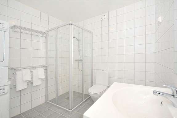 Bad 2 med opplegg til vaskemaskin/tørketrommel Galleribilde