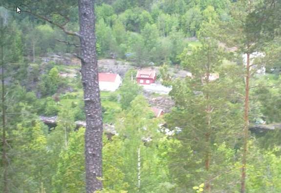 Rett under heia, her er båtplassen. ca 200m å gå etter fin gammel gårdvei ned heia. Galleribilde