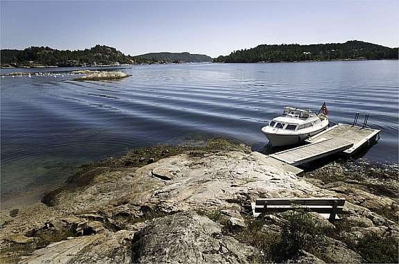 Badeplass med strand til venstre Galleribilde