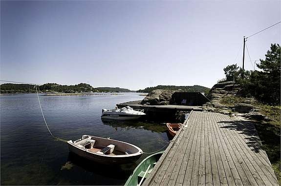 Stort bryggeanlegg med plass til fler båter Galleribilde