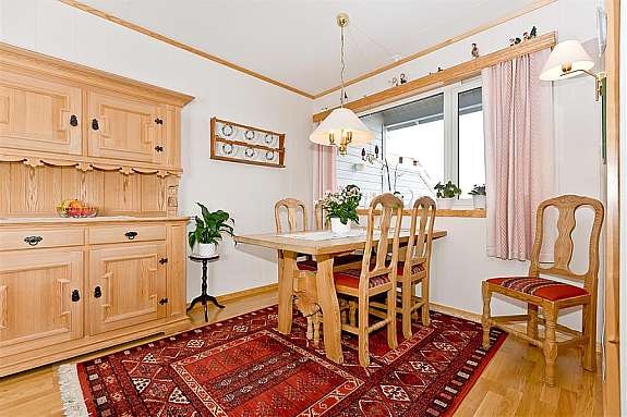 Kjøkken med spiseplass Galleribilde