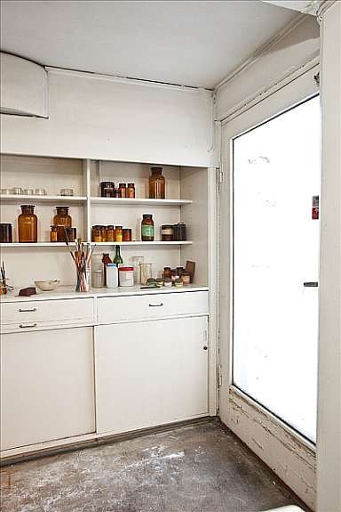 Grete Prytz Kittelsens verksted i kjelleren Galleribilde