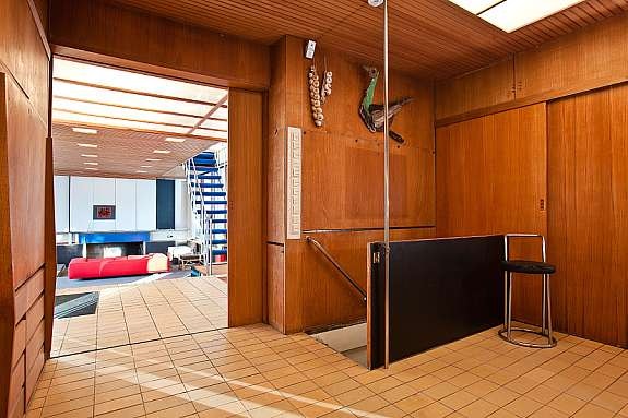 Kjøkken med åpning til kjeller Galleribilde