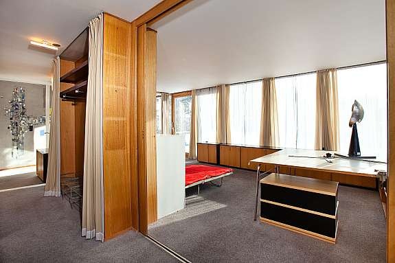 Fra arbeidsrom/stue inn mot soverommet Galleribilde