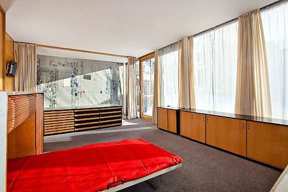 Soverom med veggmaleri av Gunnar S. Gundersen Galleribilde