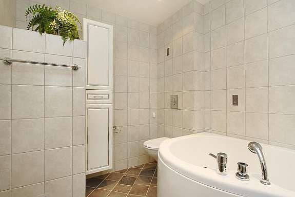 Nyere lekkert bad/wc Galleribilde