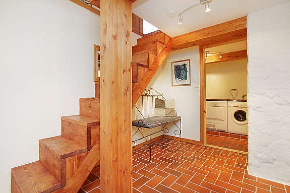 Gang mot vaskerom i kjeller. Galleribilde