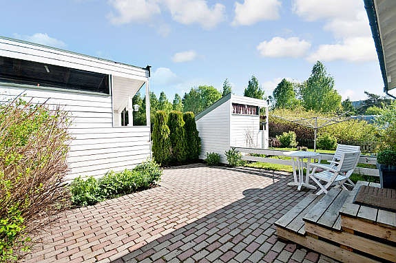 Utebod på forsiden av boligen. Galleribilde