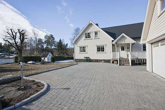 Innkjørsel med belegningsstein Galleribilde