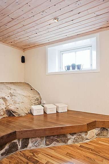 Naturstein/grunnfjellet er bygget rundt. Galleribilde