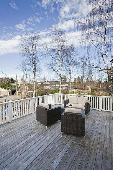 Stor terrasse med gode solforhold. Galleribilde