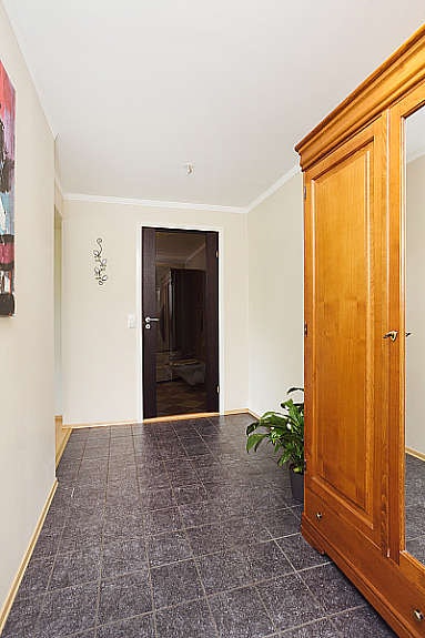 Entréen er lys og flott Galleribilde