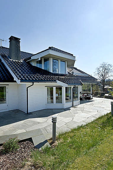 Tomten er parkmessig opparbeidet. Galleribilde