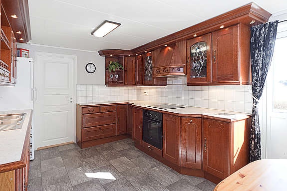 Stort profilert kjøkken i engelsk stil. Galleribilde