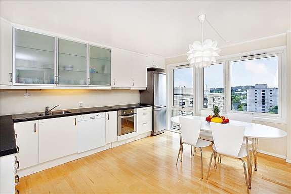 Kjøkken med spiseplass Galleribilde