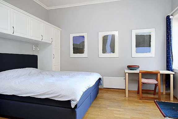 Soverom med utgang til balkong. Galleribilde