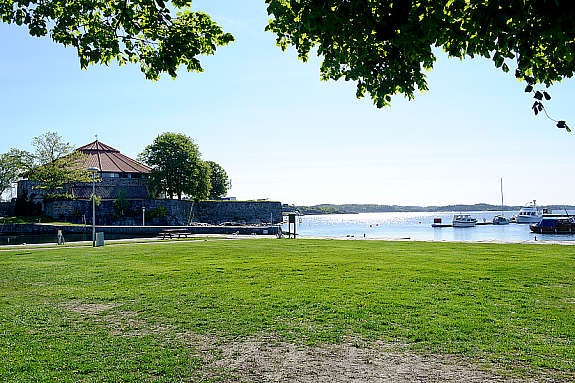 Tresse og festningen i ummidelbar nærhet. Galleribilde