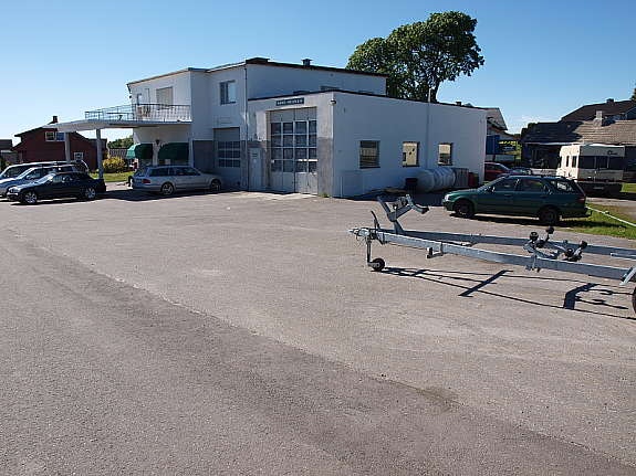 Det er de to hallene til høyre på bildet som leies ut. Galleribilde