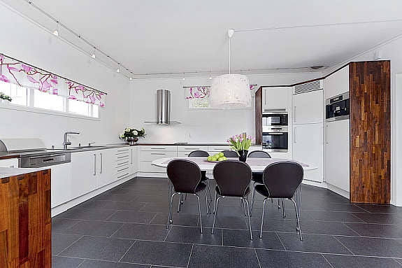 Kjøkken med integrerte hvitevarer Galleribilde