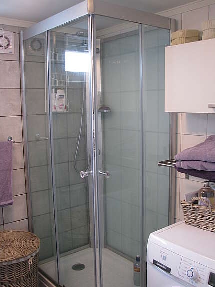 Bad med dusjkabinett Galleribilde