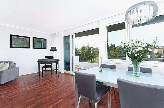 Stue med utgang til balkong Galleribilde