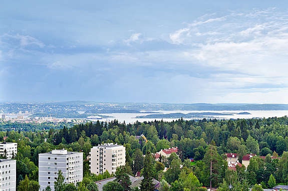 Fra takterrassen er det fantastisk utstikt over by og fjord. Galleribilde