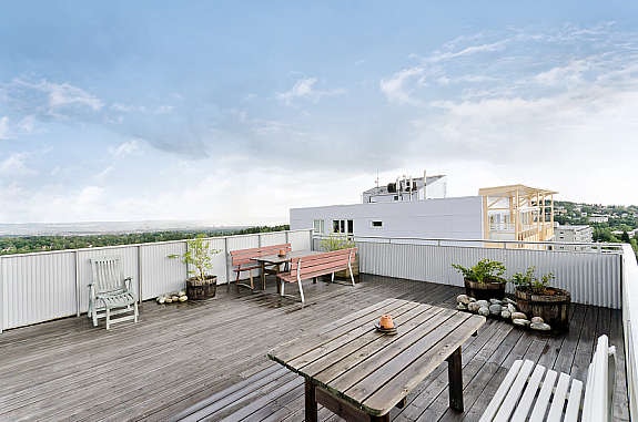 Borettslaget har en flott takterrasse med panoramautsikt over by og fjord. Galleribilde