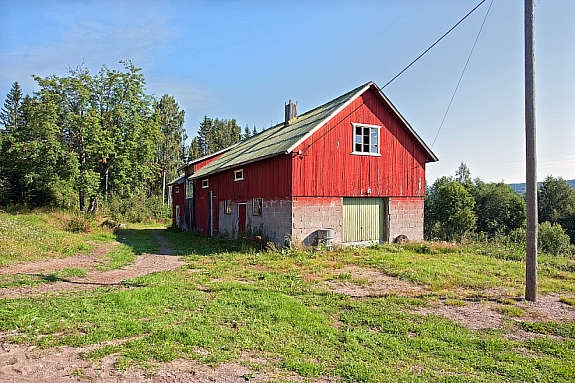 Låve har godt med parkeringsmuligheter. Galleribilde