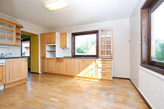 Oppvaskmaskin og komfyr medfølger. Galleribilde