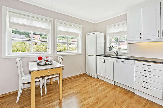 Kjøkken med spiseplass Galleribilde