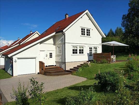 Tiltalende enebolig med garasje Galleribilde