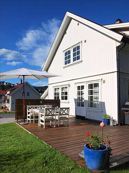 Solrik og usjenert terrasse Galleribilde