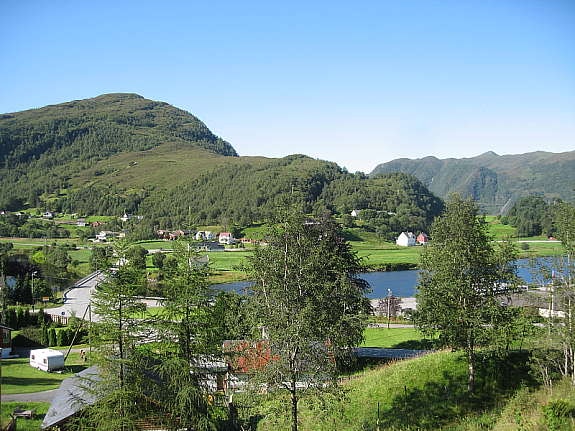 Nydelig utsikt over bygda mot syd Galleribilde