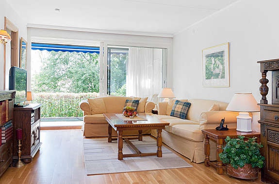 Stue med utgang til balkong/hage Galleribilde