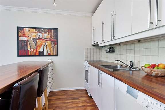 Nyere pent kjøkken Galleribilde