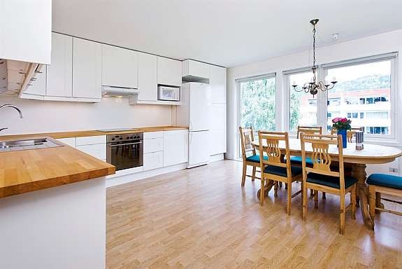 Kjøkken m/spiseplass Galleribilde